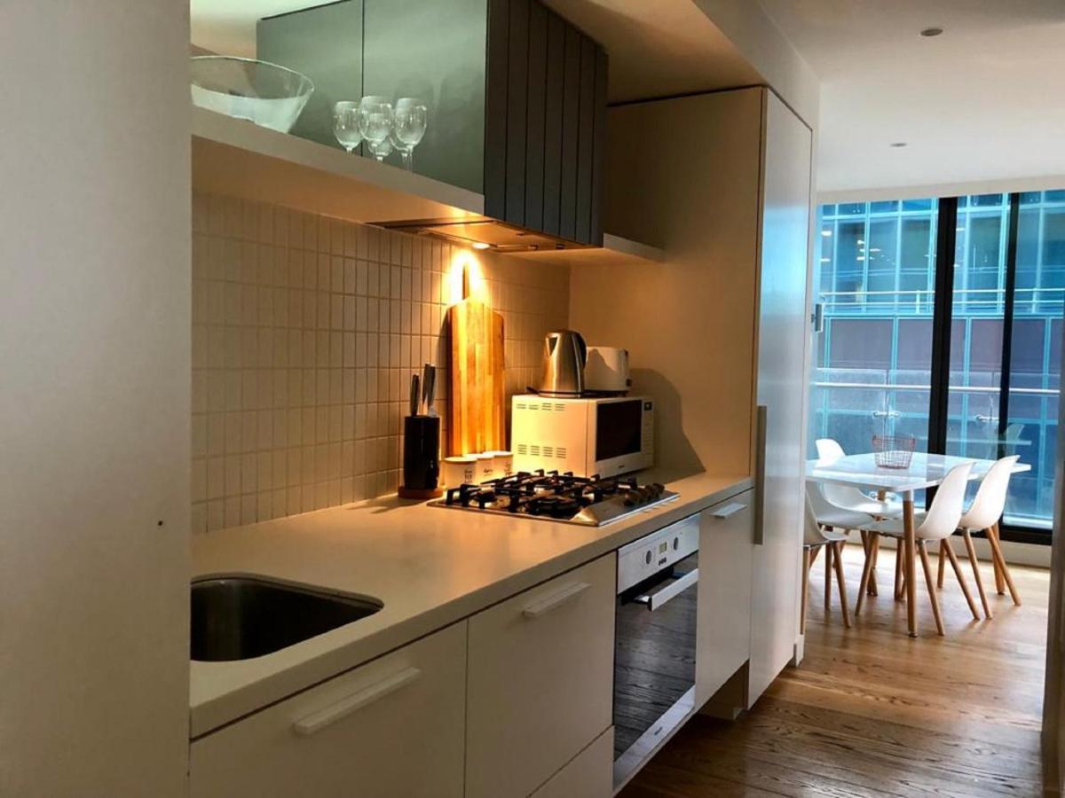 Readyset Apartments At Emerald Melbourne Exterior photo