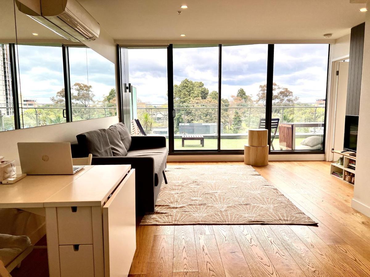 Readyset Apartments At Emerald Melbourne Exterior photo